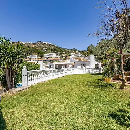 6 Views Unique With Bbq, Chill Areas, Bar, Private Pool, In A Stunning Setting With Sea, Mountain, Nature, Garden And Pool Views ヴィラ